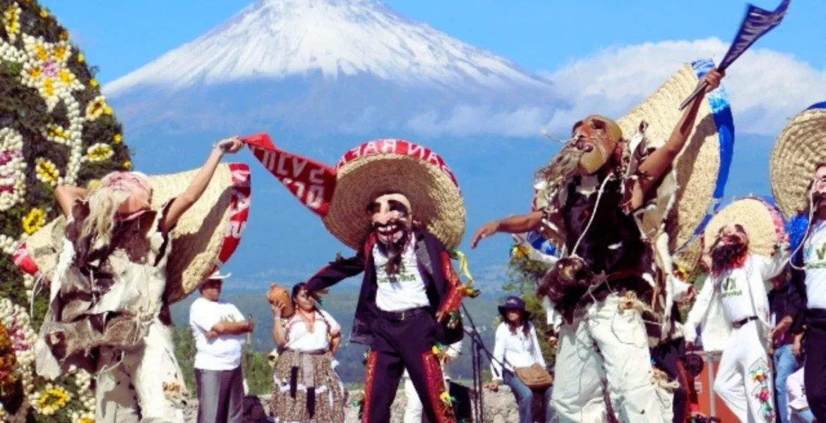 festivales y tradiciones poblanas que enriquecen la vida familiar