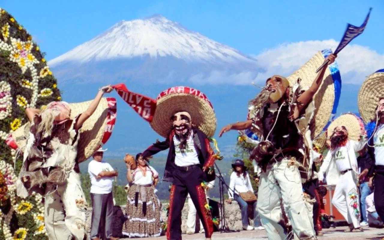 festivales y tradiciones poblanas que enriquecen la vida familiar