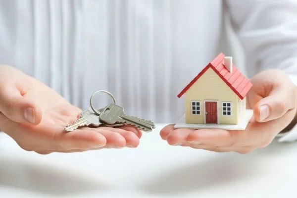 Pros y contras de contratar un administrador de propiedades